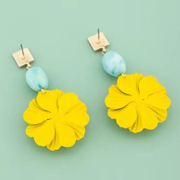 🔅🆕🔅 BoHo Yellow Flower Design With Faux Pearl Decor Dangle Earrings✨ - Picture 5 of 9